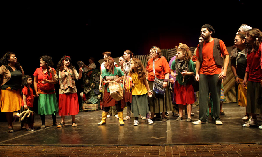 El Teatro Comunitario se Encuentra en el Conti